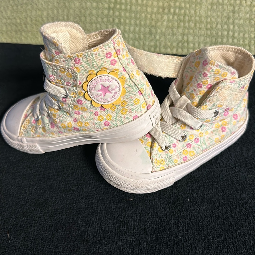 Converse flower print infant hi-top